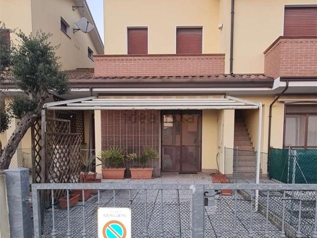 Villetta a schiera in vendita di 135 m² in Via Giovanni Falcone