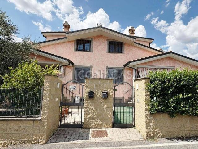 Villetta a schiera in vendita di 135 m² in Via dei Grifi