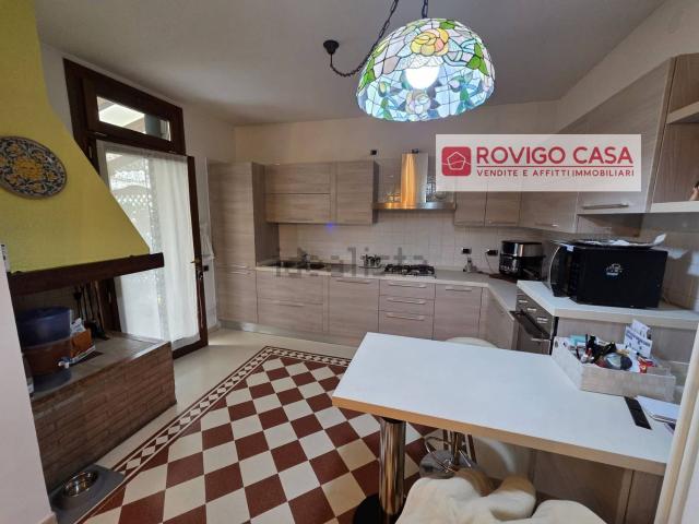 Villetta a schiera in vendita di 135 m² in Via IV Novembre