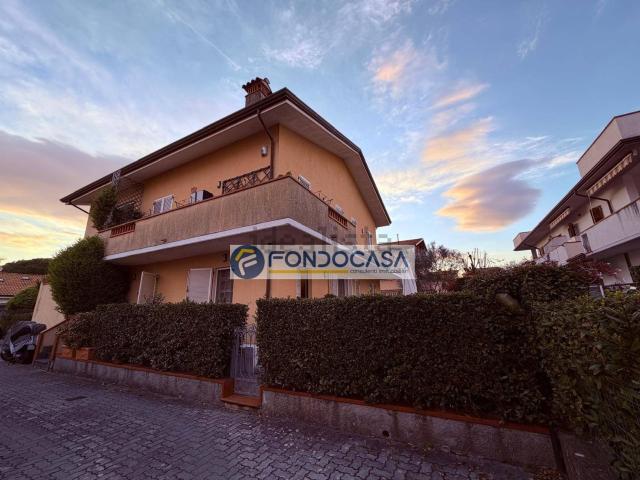 Villetta a schiera in vendita di 135 m² in Via Pietro Pellegrini, 13