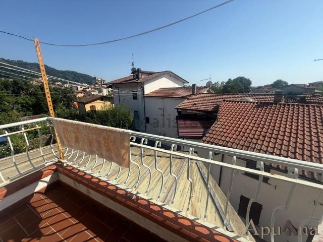 Villetta a schiera in vendita di 135 m² in Via Ripa, 54100