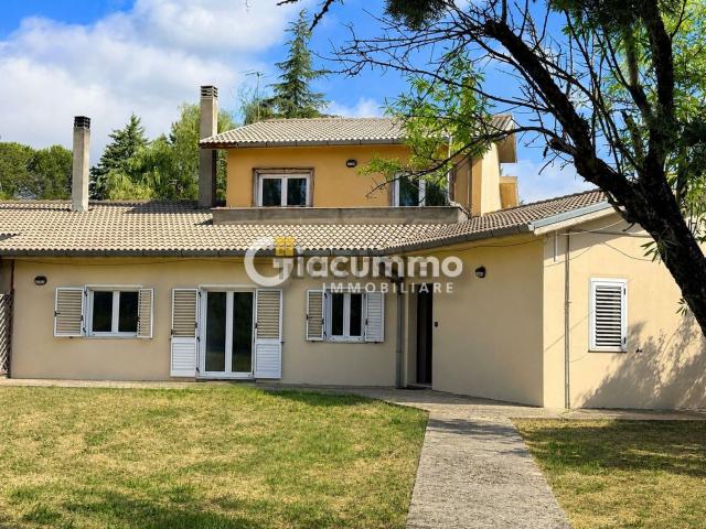Villetta a schiera in vendita di 135 m² in Via Vineola