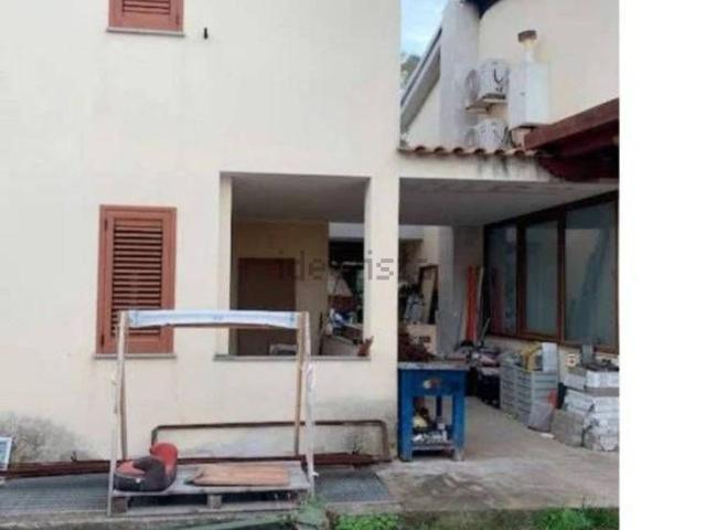 Villetta a schiera in vendita di 136 m² in Via Barcellona, 1