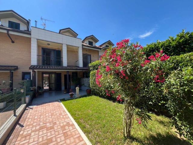 Villetta a schiera in vendita di 136 m² in Via Monte Grappa