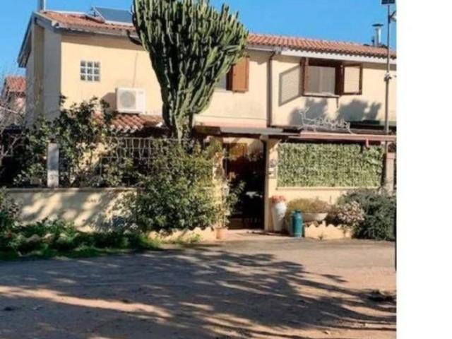 Villetta a schiera in vendita di 137 m² in Via Barcellona, 1