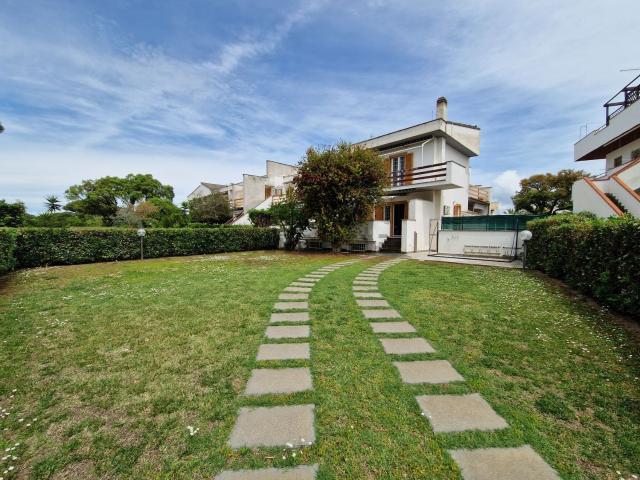 Villetta a schiera in vendita di 137 m² in Via Giannutri, 72