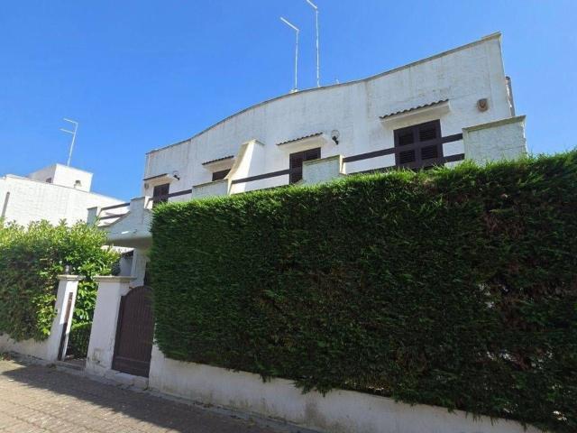 Villetta a schiera in vendita di 138 m² in Via Girasoli, 239
