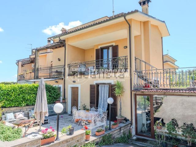 Villetta a schiera in vendita di 138 m² in Via dei Biancospini
