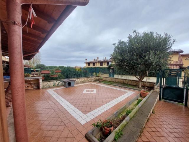 Villetta a schiera in vendita di 138 m² in Via delle Calcare