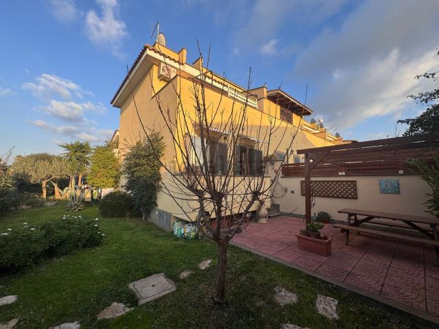 Villetta a schiera in vendita di 138 m² in Via Fubine, 50
