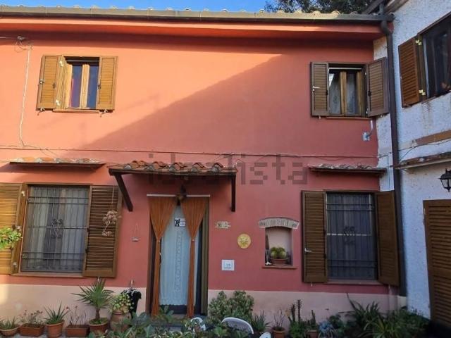 Villetta a schiera in vendita di 138 m² in Via Statale Abetone