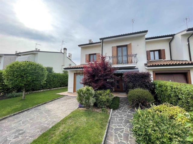 Villetta a schiera in vendita di 138 m² in Via Pomponio Amalteo, 10