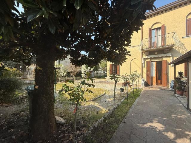 Villetta a schiera in vendita di 138 m² in Via Roma