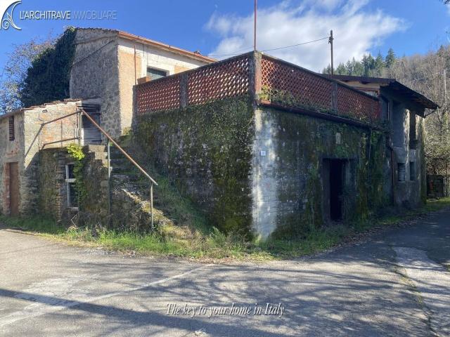 Villetta a schiera in vendita di 138 m² in Via Valla, 1