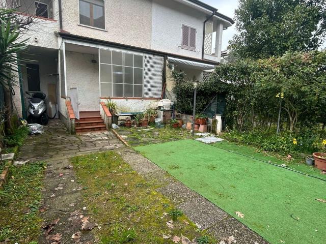 Villetta a schiera in vendita di 140 m² in Via Giambattista Marino