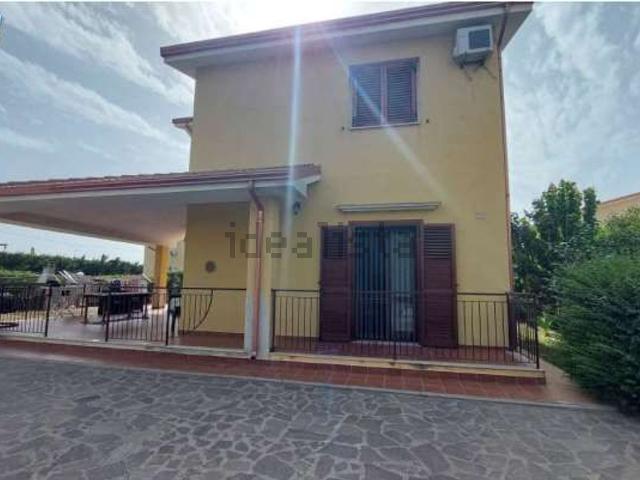Villetta a schiera in vendita di 140 m² in Via dei Gelsomini