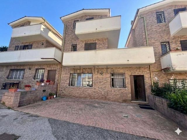Villetta a schiera in vendita di 140 m² in Via della Maggiona