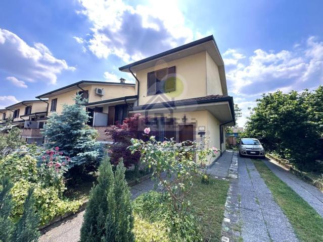 Villetta a schiera in vendita di 140 m² in Via Madre Teresa di Calcutta
