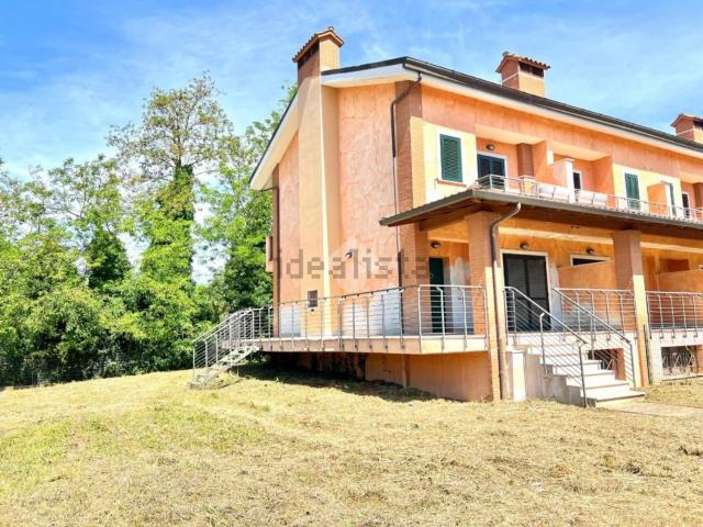 Villetta a schiera in vendita di 140 m² in Via Mario Piacentini