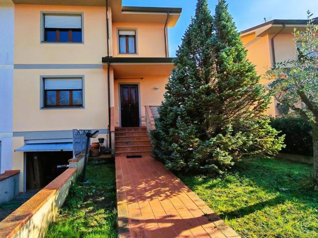 Villetta a schiera in vendita di 140 m² in Via Nuova in Segromigno in Monte