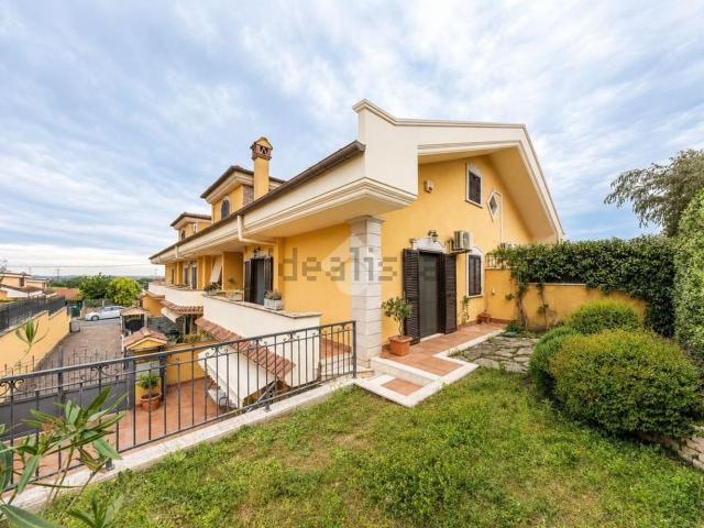 Villetta a schiera in vendita di 140 m² in Via Trevi Nel Lazio, 20