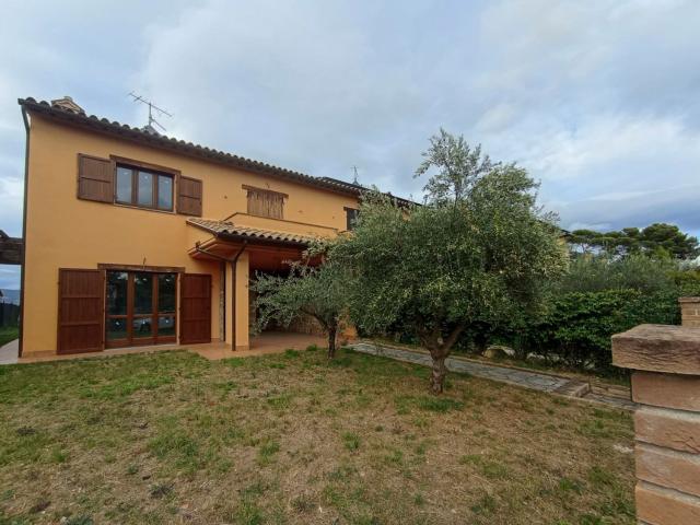 Villetta a schiera in vendita di 140 m² in Contrada Massaccio
