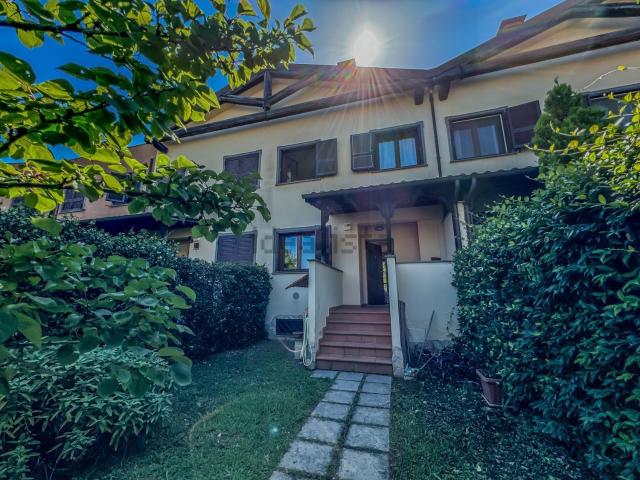 Villetta a schiera in vendita di 141 m² in Via Ossana, 35
