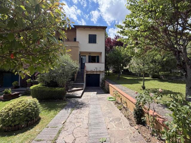 Villetta a schiera in vendita di 141 m² in Via Poggetto Poderina, 66