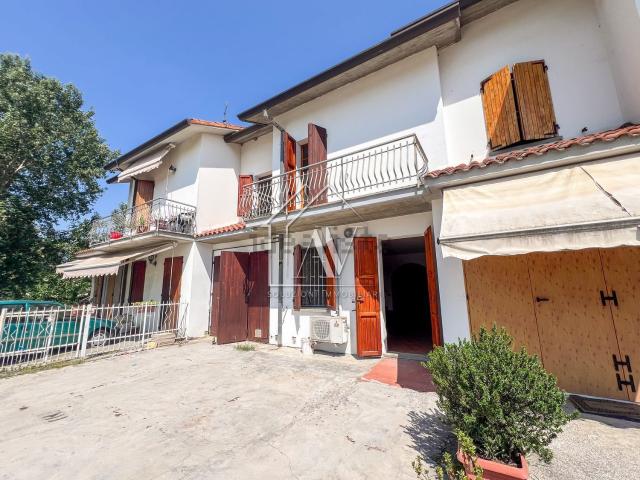 Villetta a schiera in vendita di 142 m² in Via Eugenio Valzania, 17