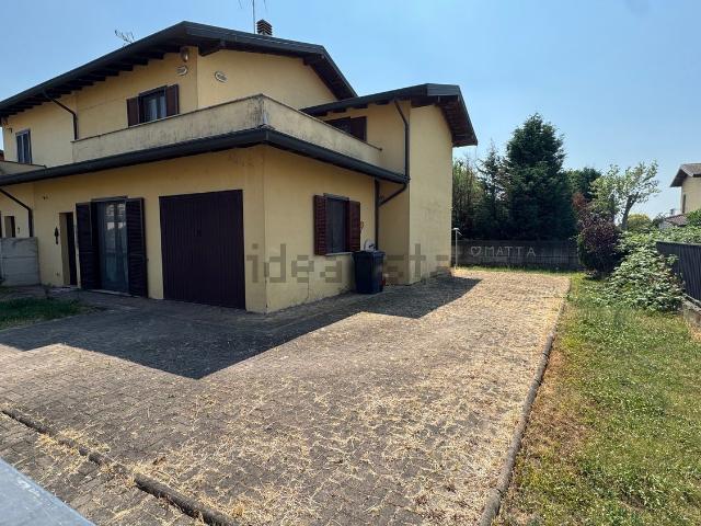 Villetta a schiera in vendita di 142 m² in Via Vignate