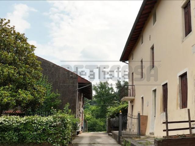 Villetta a schiera in vendita di 143 m² in Via Costa, 17