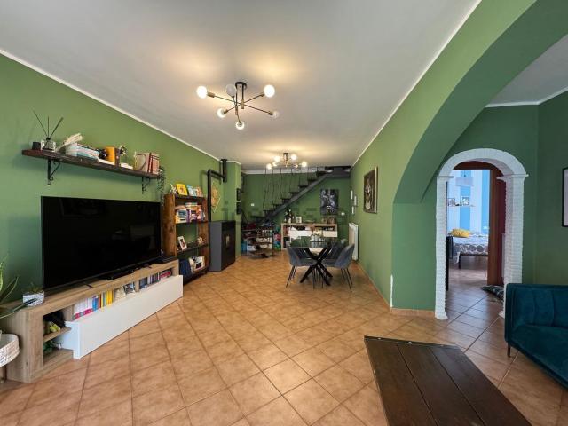 Villetta a schiera in vendita di 143 m² in Via dei Marsi, 125