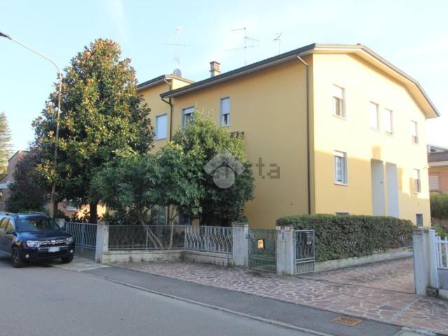 Villetta a schiera in vendita di 143 m² in Via dei Tigli, 12