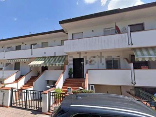 Villetta a schiera in vendita di 143 m² in Via Provinciale Lucchese, 587