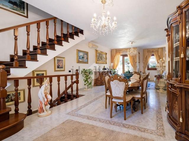 Villetta a schiera in vendita di 143 m² in Via Venafiorita