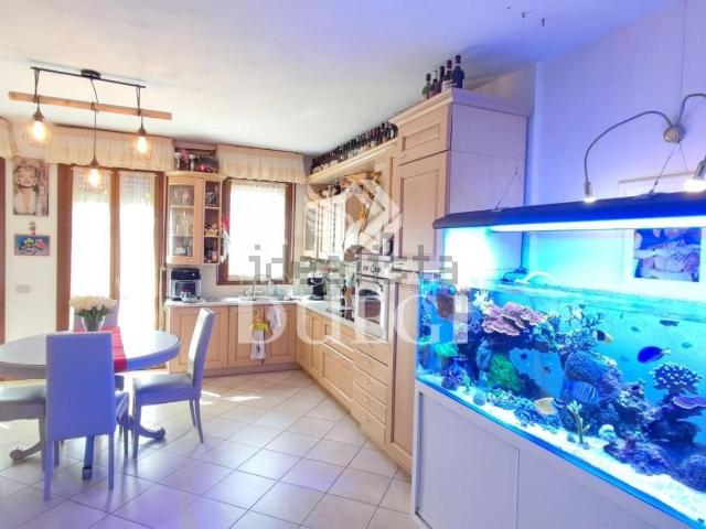Villetta a schiera in vendita di 145 m² in Via G. Schicchi, 30