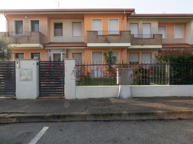 Villetta a schiera in vendita di 145 m² in Via Garibaldi