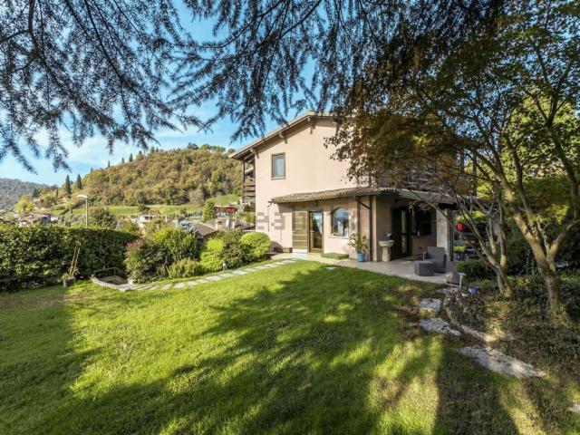 Villetta a schiera in vendita di 145 m² in Via Gennaro Sora
