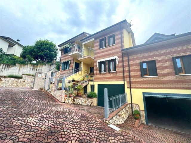 Villetta a schiera in vendita di 145 m² in Via IV Novembre, 2