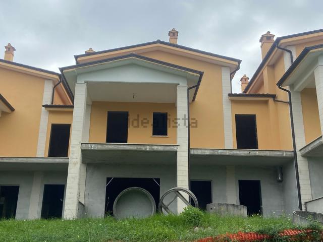 Villetta a schiera in vendita di 145 m² in Via Ottaviano Crescenzi