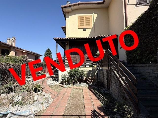 Villetta a schiera in vendita di 145 m² in Via Rocca di Papa, 4