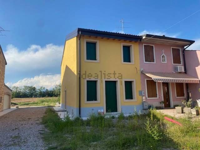 Villetta a schiera in vendita di 145 m² in Strada della Corte Bassa, 28