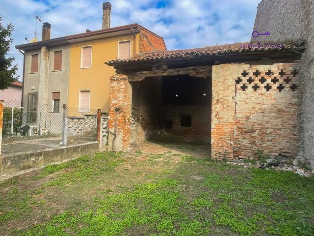 Villetta a schiera in vendita di 146 m² in Strada Regionale 10 Padana Inferiore