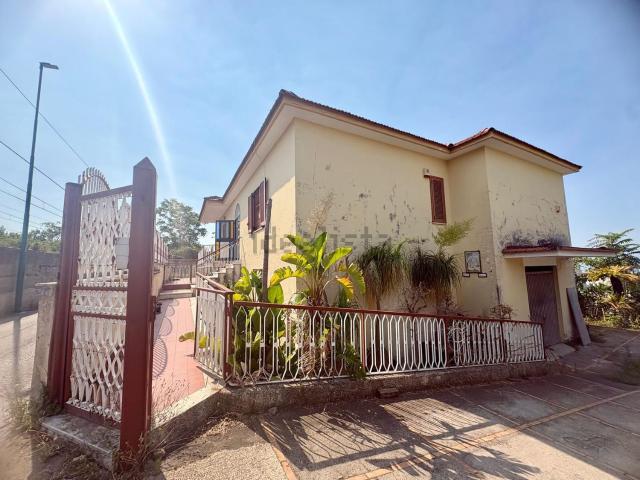 Villetta a schiera in vendita di 147 m² in Via Chiumera