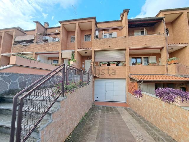 Villetta a schiera in vendita di 148 m² in Via Luisa Spagnoli, 76