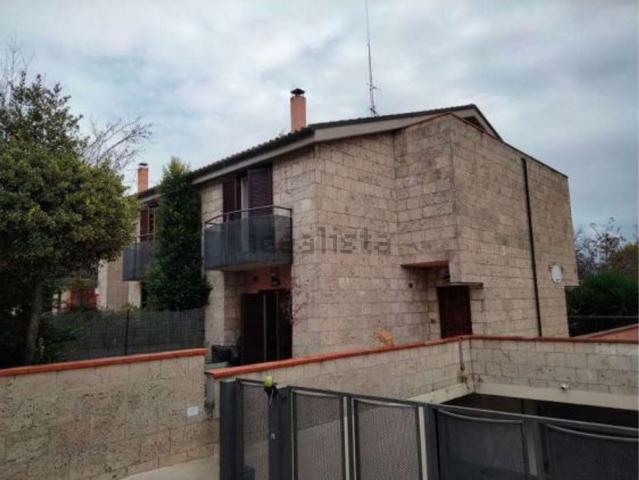 Villetta a schiera in vendita di 149 m² in Via Colletrave, 39