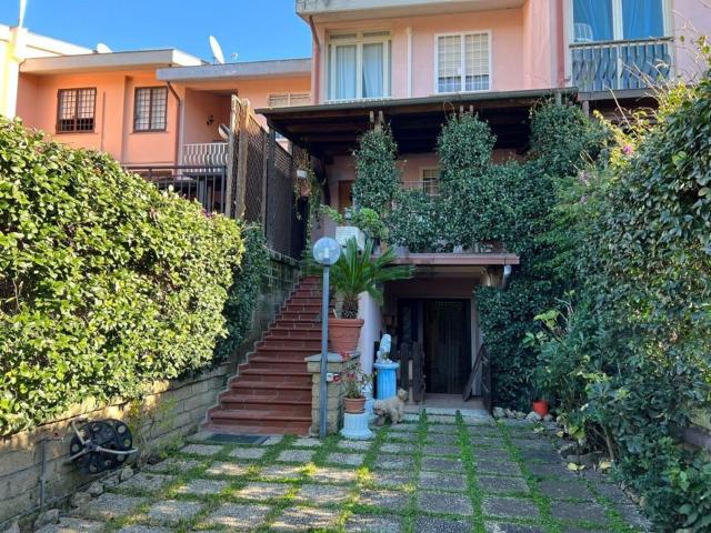 Villetta a schiera in vendita di 150 m² in Via ANTONIO VIVALDI