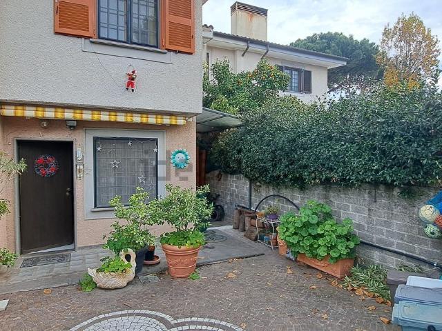 Villetta a schiera in vendita di 150 m² in Via Abetonia