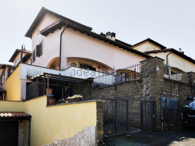Villetta a schiera in vendita di 150 m² in Via Giovanni Pascoli