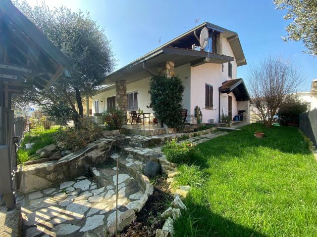 Villetta a schiera in vendita di 150 m² in Via Giovanni Pascoli